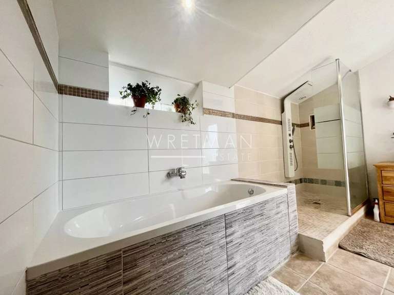 Villa Bagnols-en-Forêt - 3 chambres - 150m²