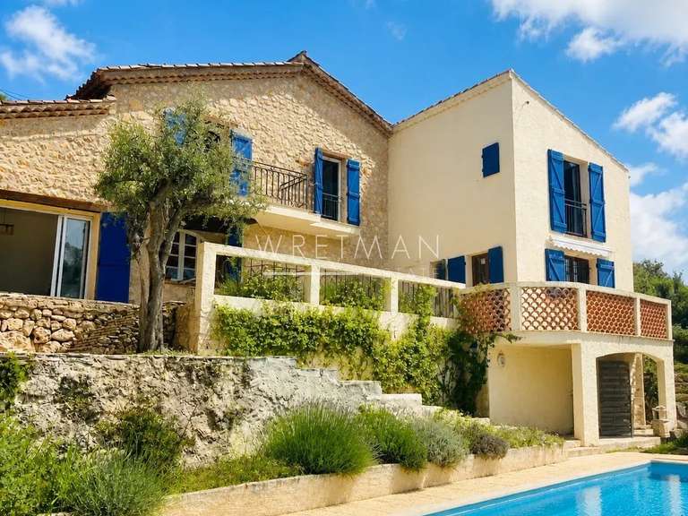 Villa Bagnols-en-Forêt - 3 chambres - 150m²