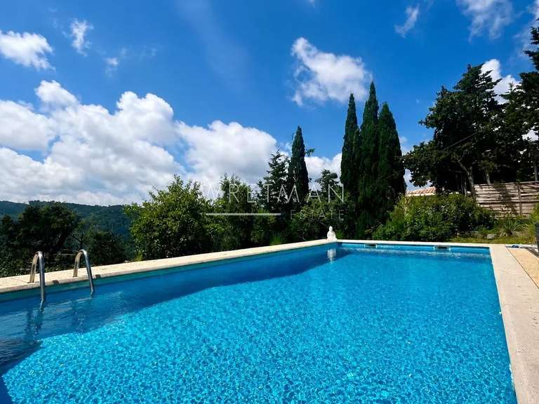 Villa Bagnols-en-Forêt - 3 chambres - 150m²