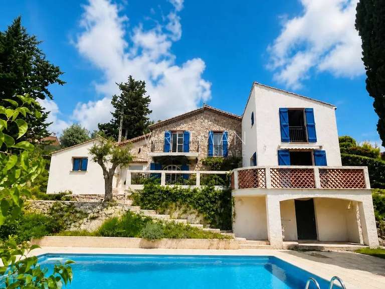 Villa Bagnols-en-Forêt - 3 chambres - 150m²