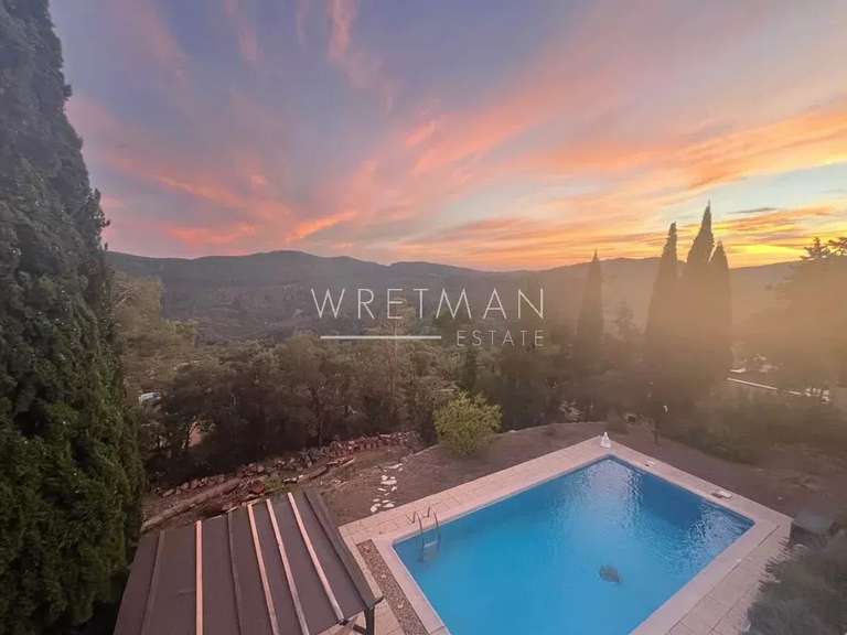 Villa Bagnols-en-Forêt - 3 chambres - 150m²