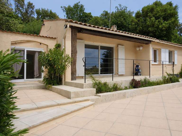 Villa Bagnols-en-Forêt - 115m²