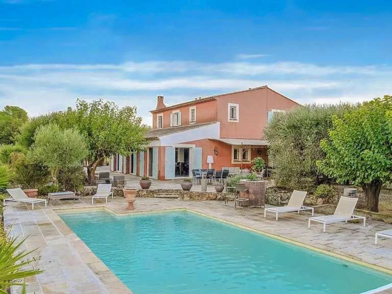 Villa Bagnols-en-Forêt - 4 chambres - 200m²