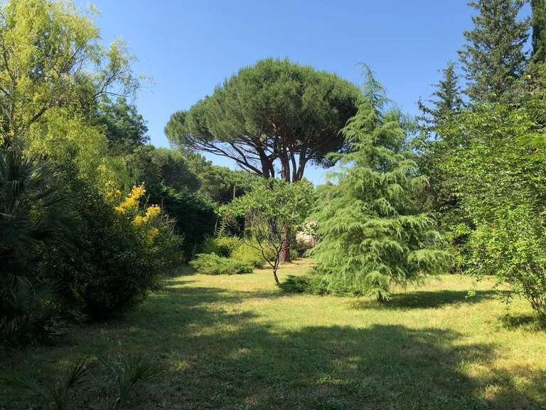 Villa Bagnols-en-Forêt - 3 bedrooms - 180m²