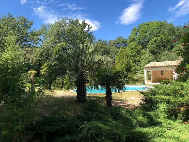 Villa Bagnols-en-Forêt - 3 bedrooms - 180m²