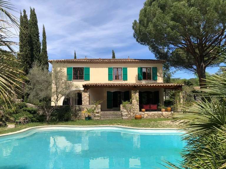 Villa Bagnols-en-Forêt - 3 bedrooms - 180m²