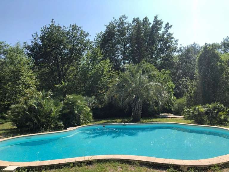 Villa Bagnols-en-Forêt - 3 bedrooms - 180m²