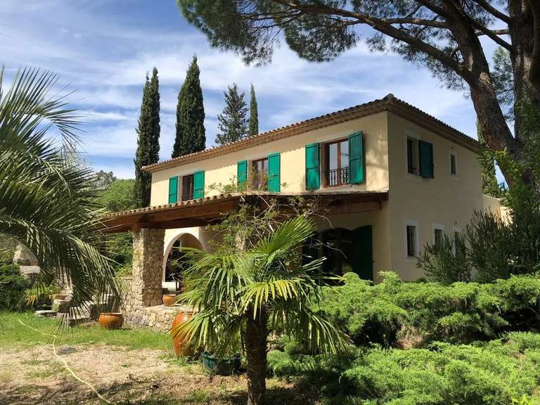 Villa Bagnols-en-Forêt - 3 bedrooms - 180m²
