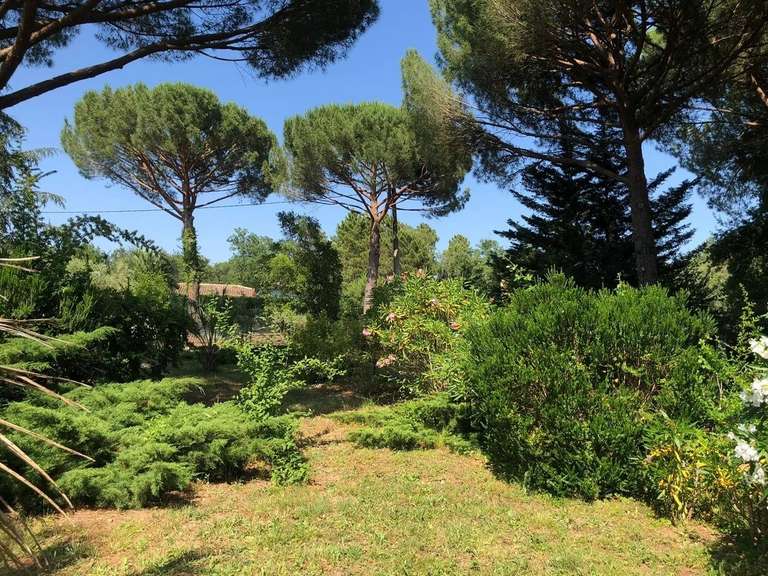 Villa Bagnols-en-Forêt - 3 bedrooms - 180m²