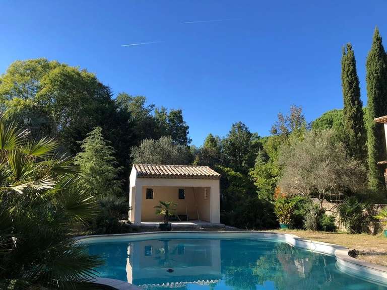 Villa Bagnols-en-Forêt - 3 bedrooms - 180m²