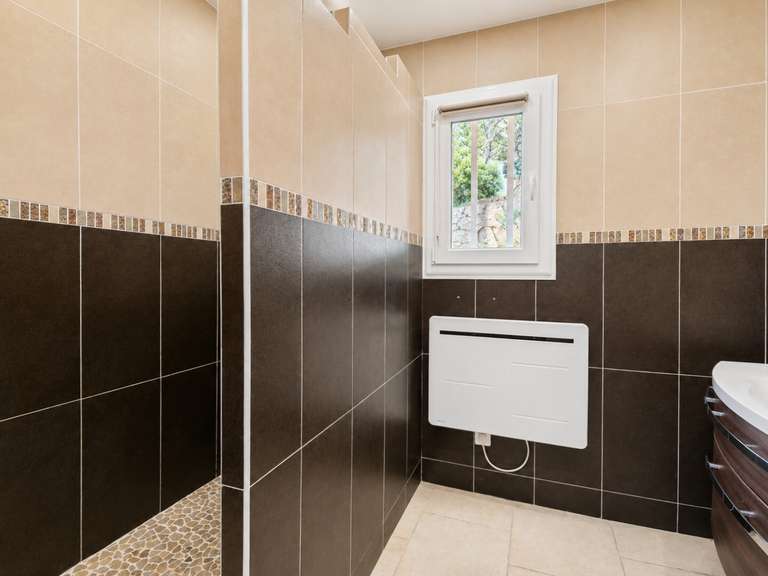 Villa Bagnols-en-Forêt - 115m²