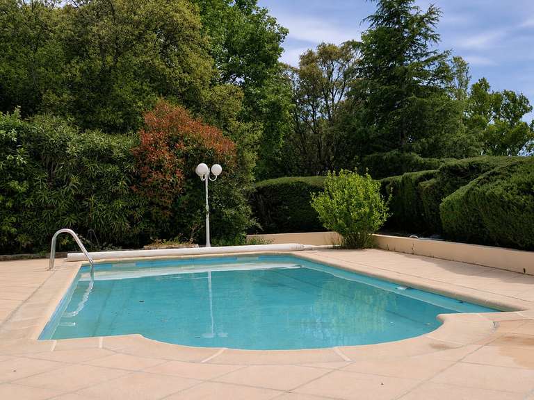Villa Bagnols-en-Forêt - 115m²