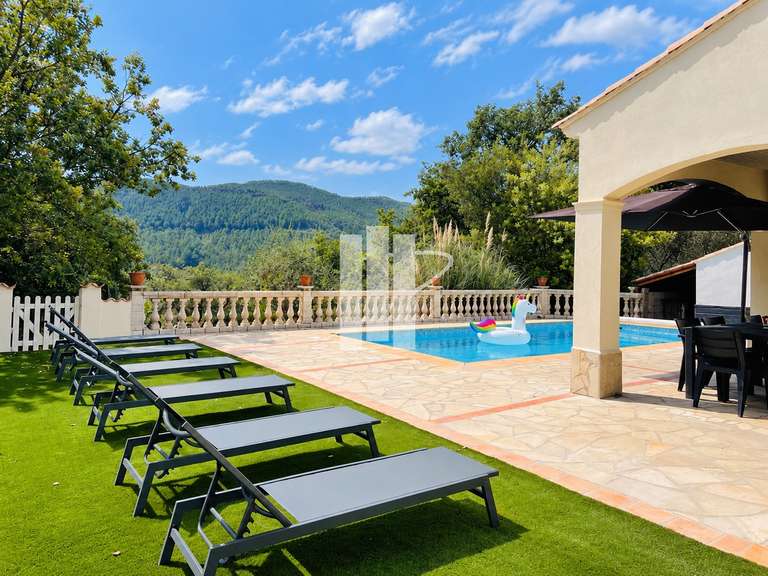 Villa Bagnols-en-Forêt - 4 chambres - 100m²