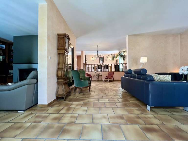 House Bagnols-sur-Cèze - 5 bedrooms - 265m²