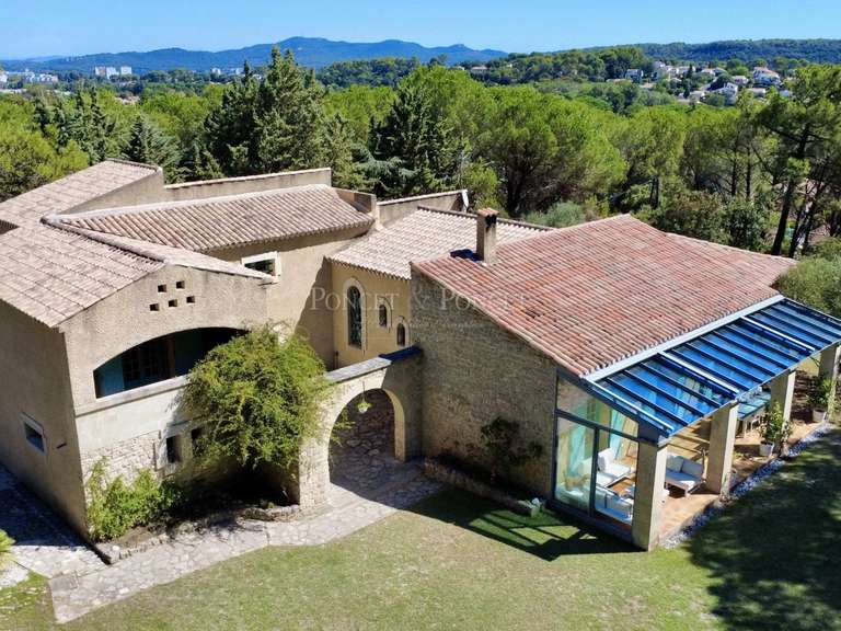 House Bagnols-sur-Cèze - 5 bedrooms - 265m²