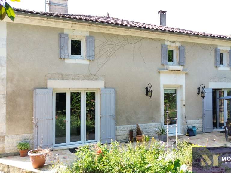 House Baignes-Sainte-Radegonde - 11 bedrooms - 608m²