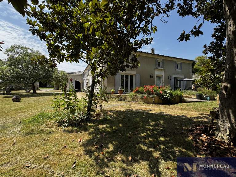 House Baignes-Sainte-Radegonde - 11 bedrooms - 608m²