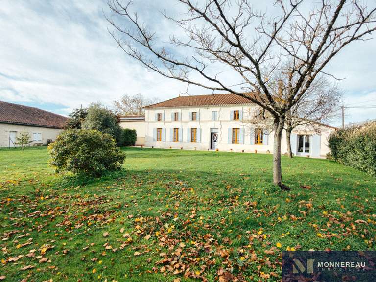 House Baignes-Sainte-Radegonde - 10 bedrooms - 425m²