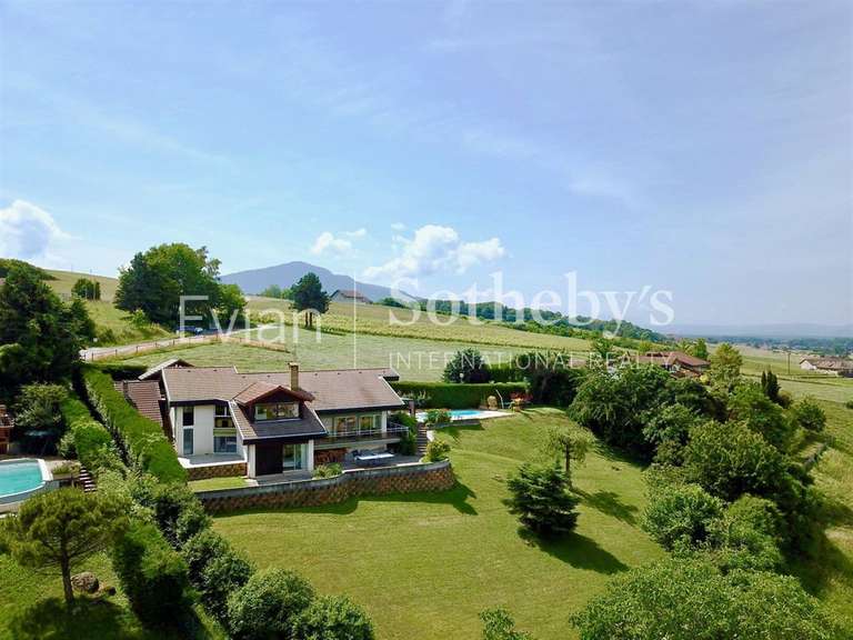 Maison Ballaison - 4 chambres - 246m²