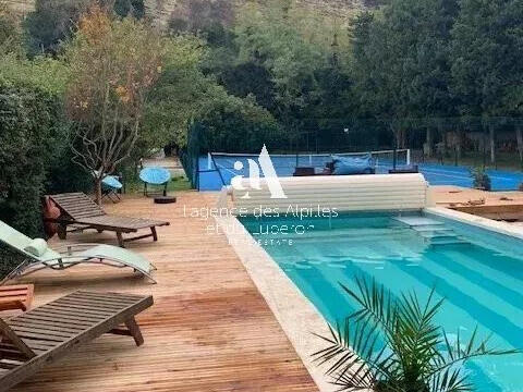 Maison Barbentane - 3 chambres - 212m²