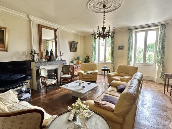 Vente Maison Barbezieux-Saint-Hilaire - 9 chambres