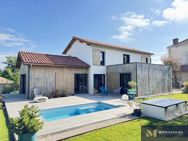 Maison Barbezieux-Saint-Hilaire - 4 chambres - 190m²