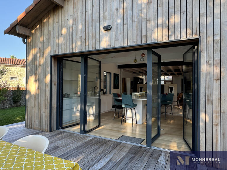 Maison Barbezieux-Saint-Hilaire - 4 chambres - 190m²
