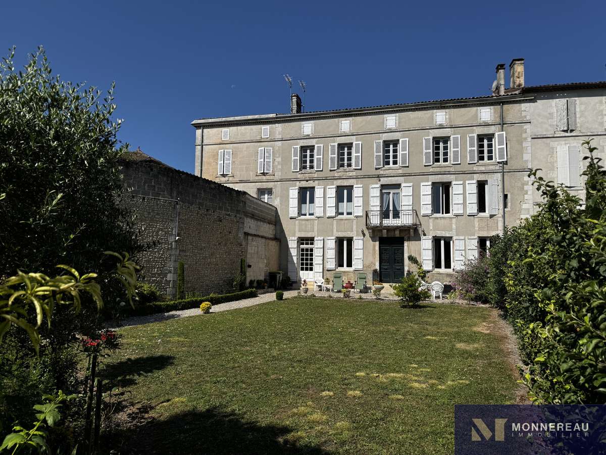Maison Barbezieux-Saint-Hilaire