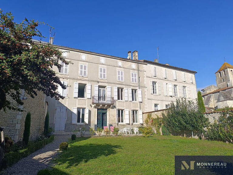 Maison Barbezieux-Saint-Hilaire - 9 chambres - 384m²