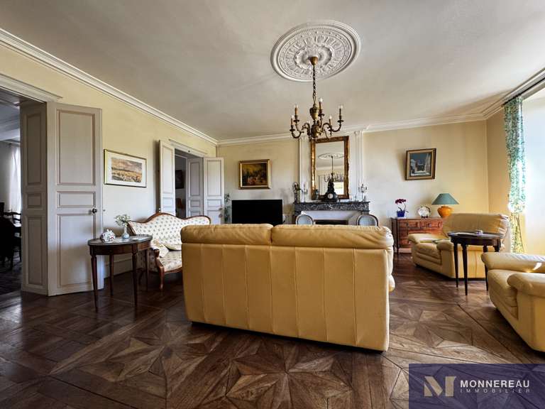 House Barbezieux-Saint-Hilaire - 9 bedrooms - 384m²
