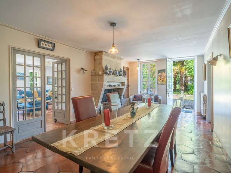 Maison Barbezieux-Saint-Hilaire - 5 chambres - 250m²