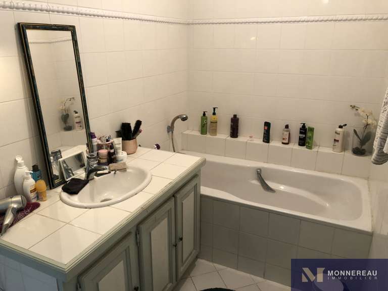 Maison Barbezieux-Saint-Hilaire - 9 chambres - 384m²