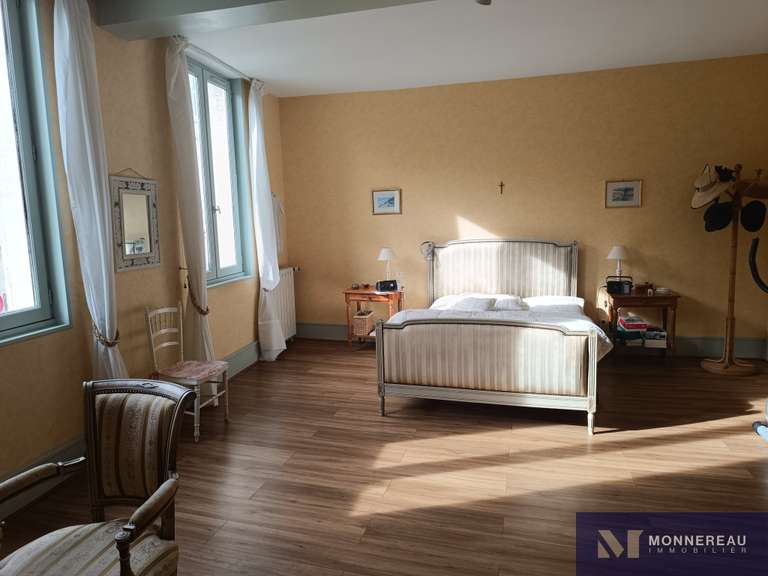 Maison Barbezieux-Saint-Hilaire - 9 chambres - 384m²