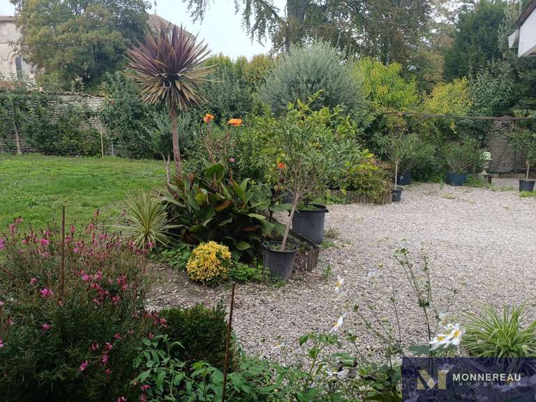 Maison Barbezieux-Saint-Hilaire - 9 chambres - 384m²