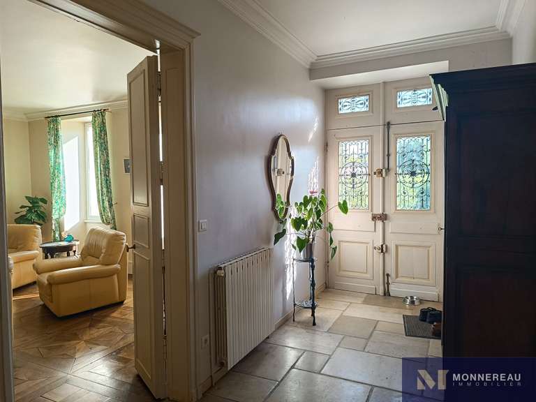 Maison Barbezieux-Saint-Hilaire - 9 chambres - 384m²