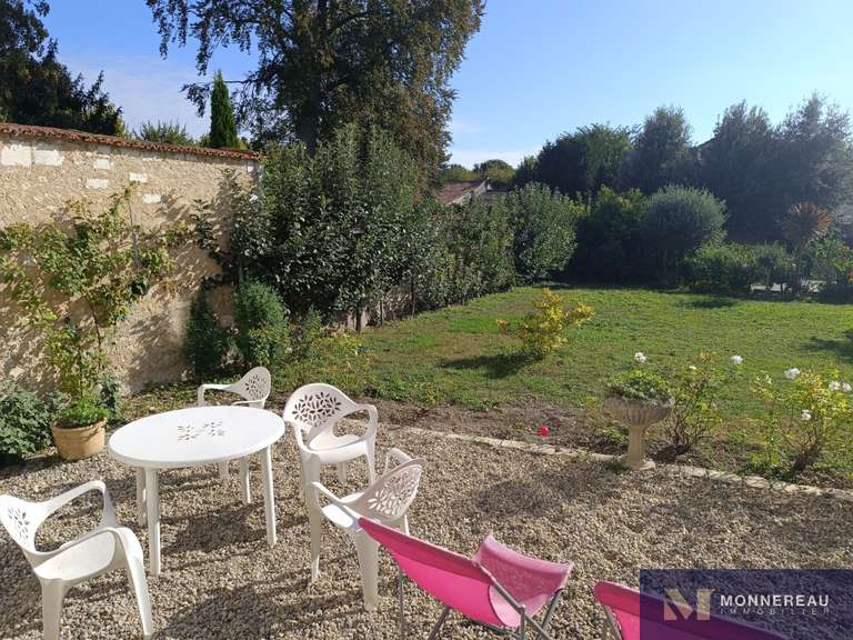 Maison Barbezieux-Saint-Hilaire - 9 chambres - 384m²