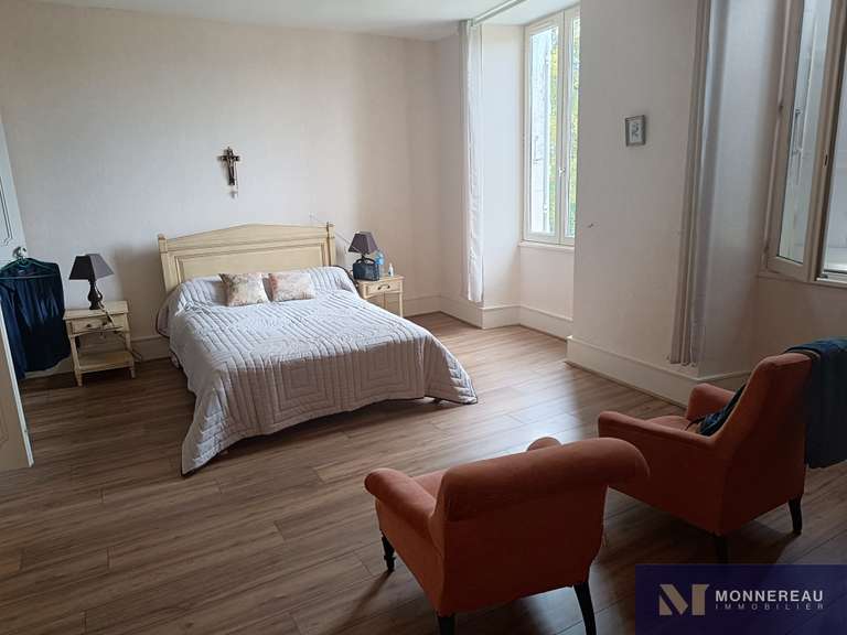 Maison Barbezieux-Saint-Hilaire - 9 chambres - 384m²