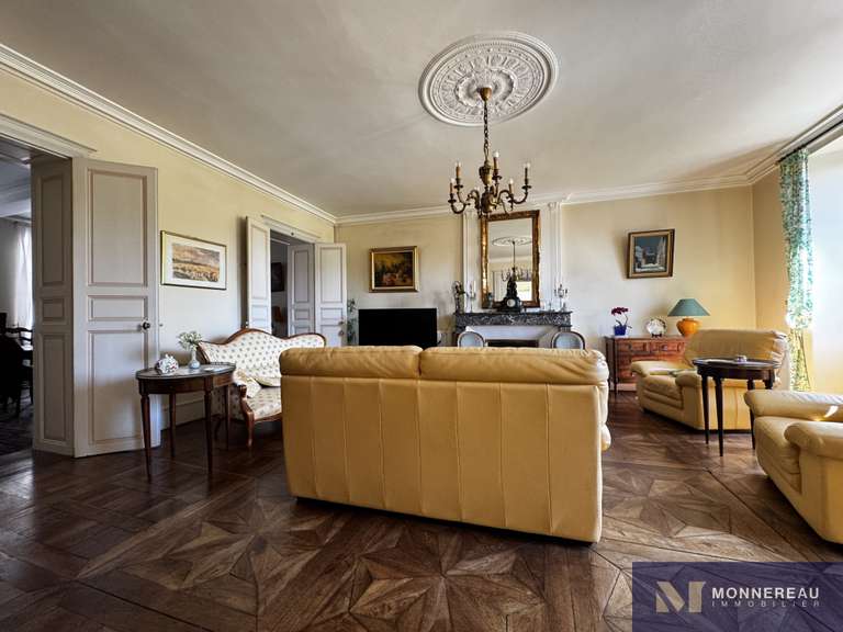 Maison Barbezieux-Saint-Hilaire - 9 chambres - 384m²