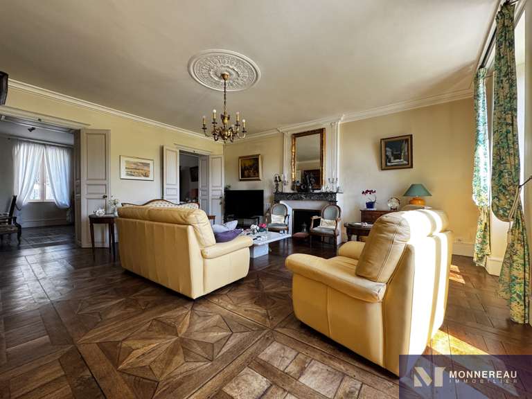 Maison Barbezieux-Saint-Hilaire - 9 chambres - 384m²