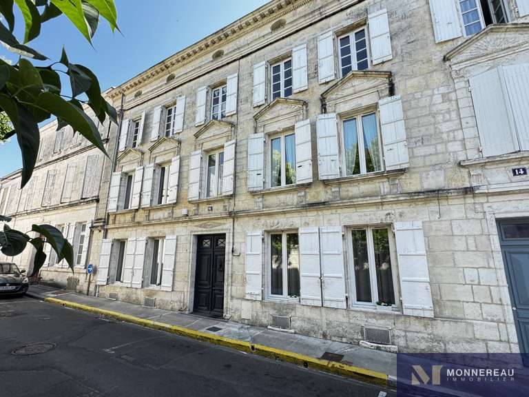 Maison Barbezieux-Saint-Hilaire - 9 chambres - 384m²