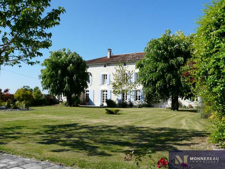 House Barbezieux-Saint-Hilaire - 12 bedrooms - 632m²
