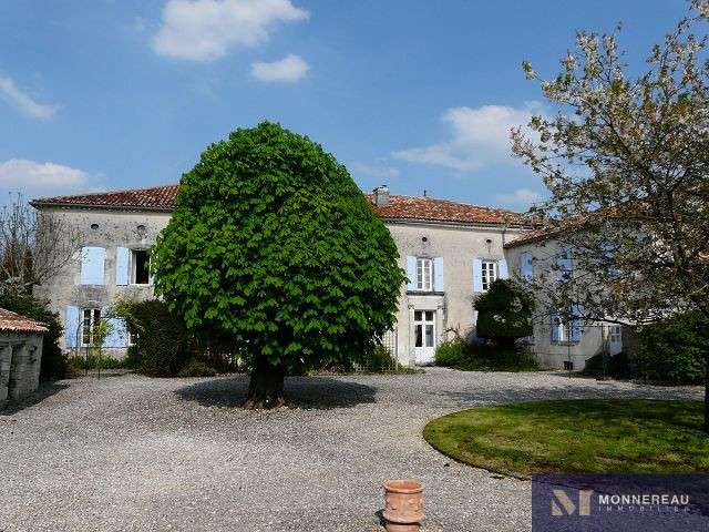 House Barbezieux-Saint-Hilaire - 12 bedrooms - 632m²