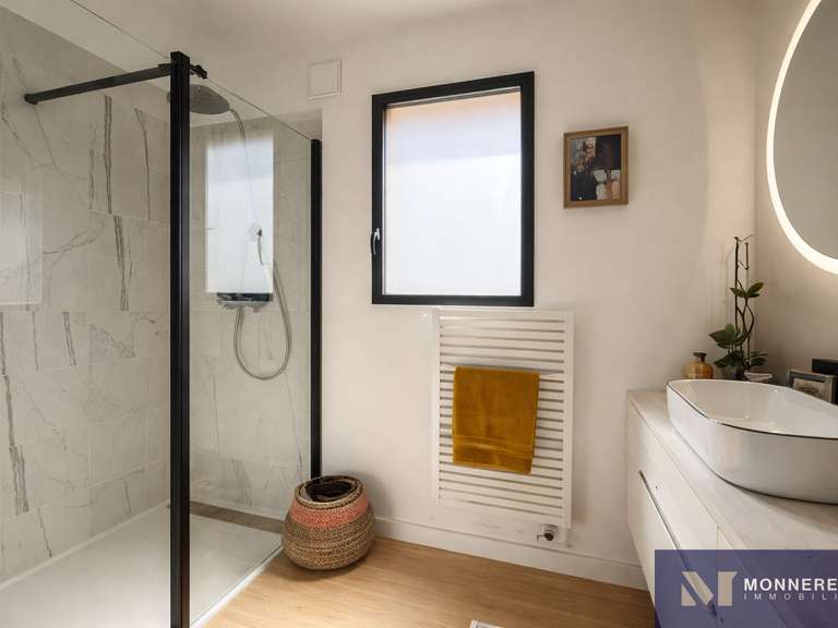 Maison Barbezieux-Saint-Hilaire - 4 chambres - 190m²