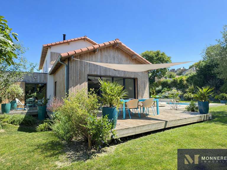 Maison Barbezieux-Saint-Hilaire - 4 chambres - 190m²