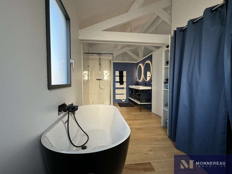 Maison Barbezieux-Saint-Hilaire - 4 chambres - 190m²