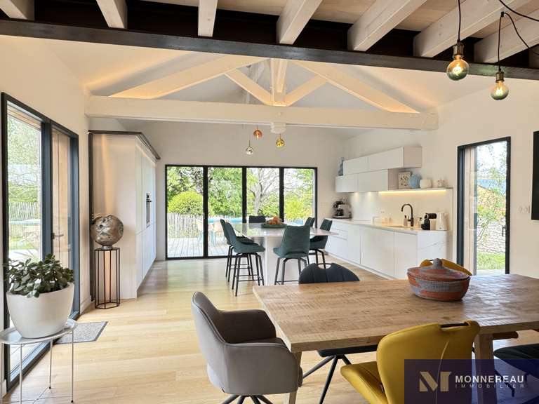 Maison Barbezieux-Saint-Hilaire - 4 chambres - 190m²