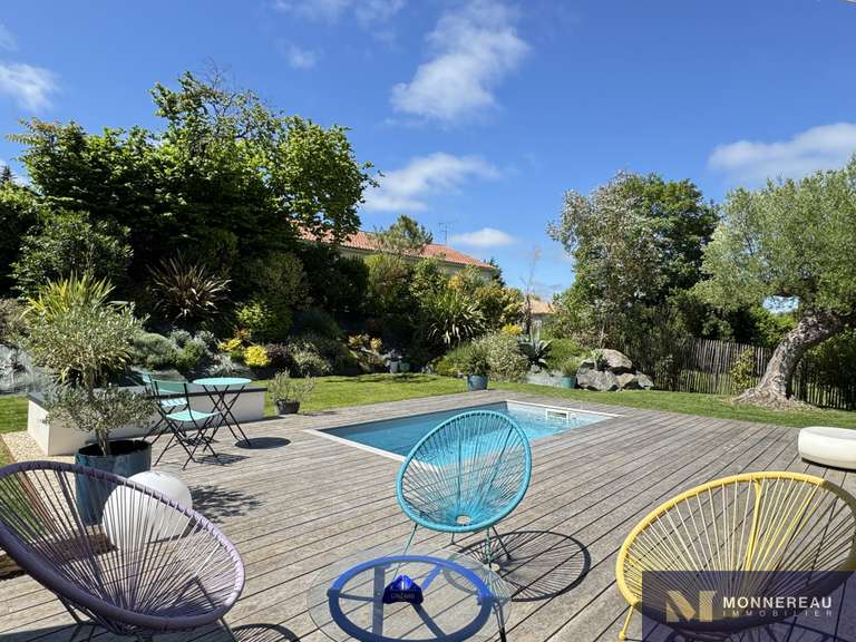 Maison Barbezieux-Saint-Hilaire - 4 chambres - 190m²