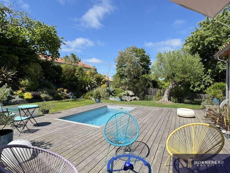 Maison Barbezieux-Saint-Hilaire - 4 chambres - 190m²