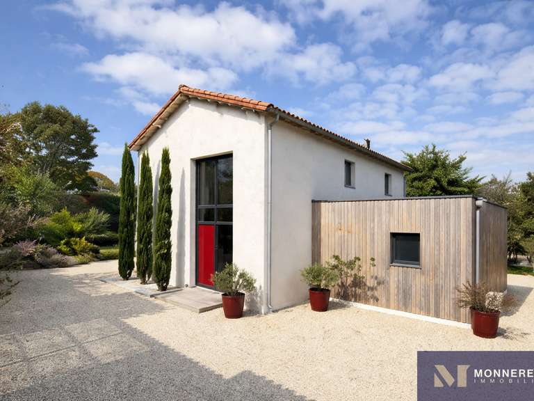 Maison Barbezieux-Saint-Hilaire - 4 chambres - 190m²