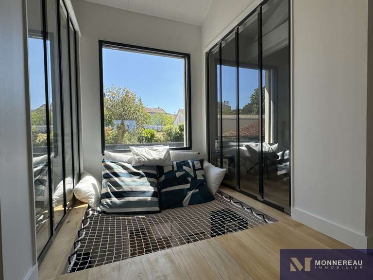 Maison Barbezieux-Saint-Hilaire - 4 chambres - 190m²